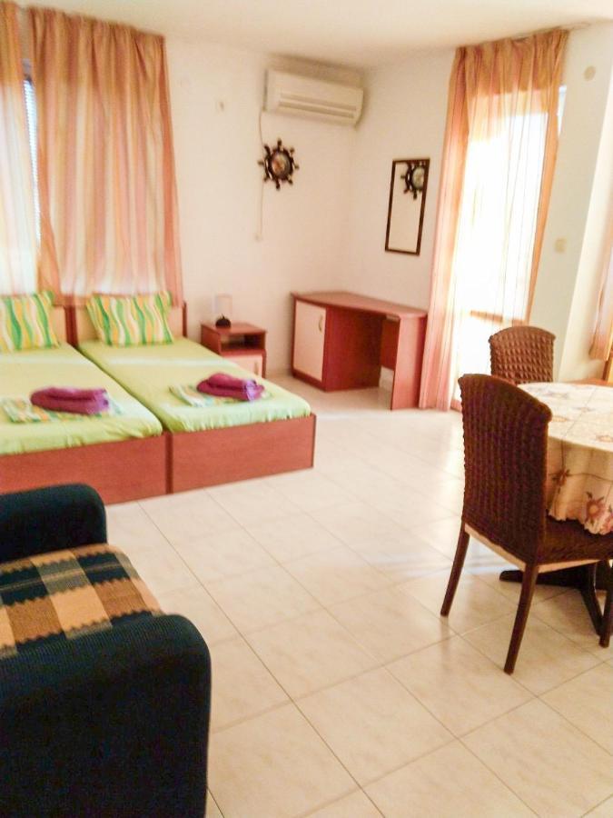 Kъща За Гости Липите Hotel Sinemoretz Bagian luar foto